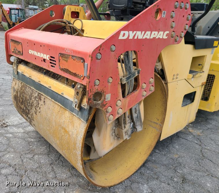 image for item IJ9008 Dynapac CC224 HF  double drum roller