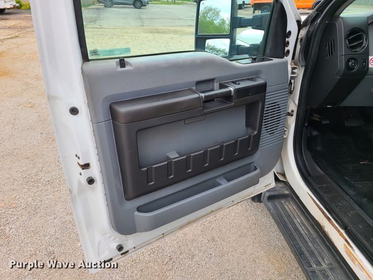 image for item IJ9011 2012 Ford F450 Super Duty  flatbed truck