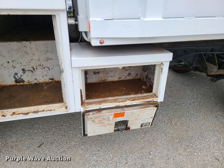 image for item IJ9011 2012 Ford F450 Super Duty  flatbed truck