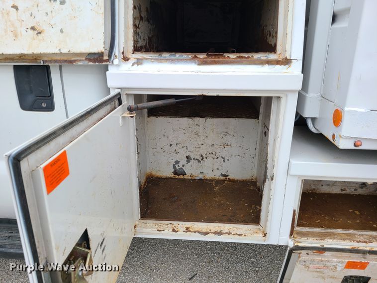 image for item IJ9011 2012 Ford F450 Super Duty  flatbed truck