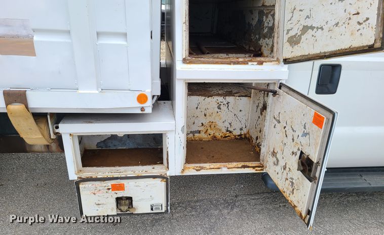 image for item IJ9011 2012 Ford F450 Super Duty  flatbed truck