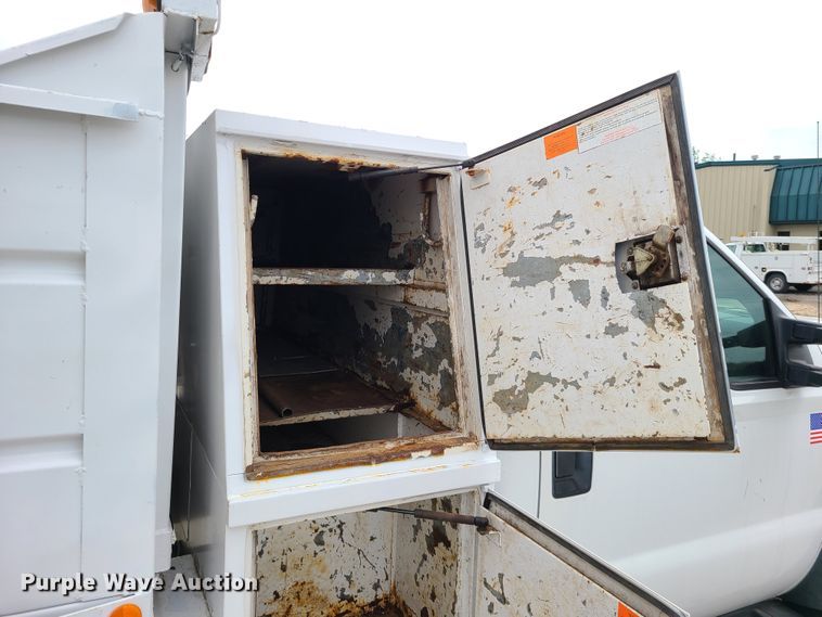 image for item IJ9011 2012 Ford F450 Super Duty  flatbed truck