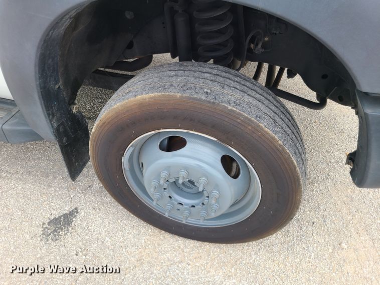 image for item IJ9011 2012 Ford F450 Super Duty  flatbed truck