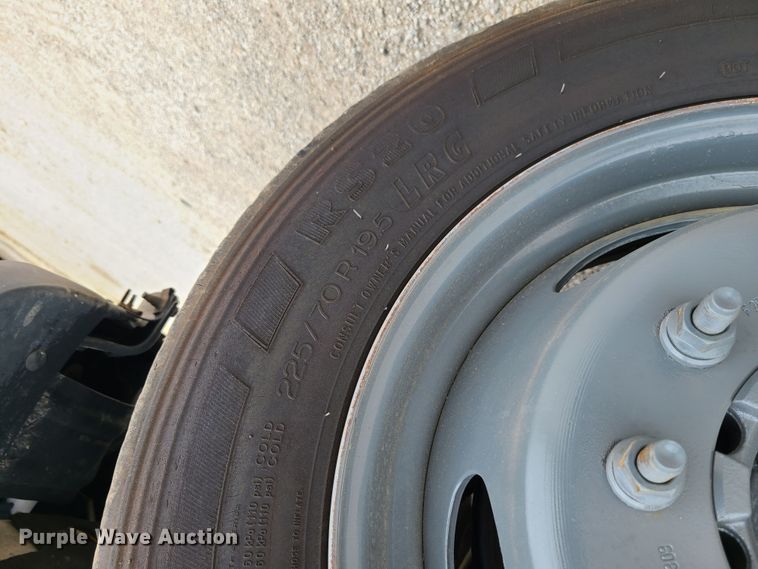 image for item IJ9011 2012 Ford F450 Super Duty  flatbed truck