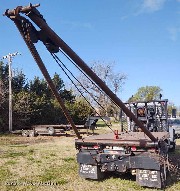 image for item IK9249 2003 Kenworth W900  winch truck