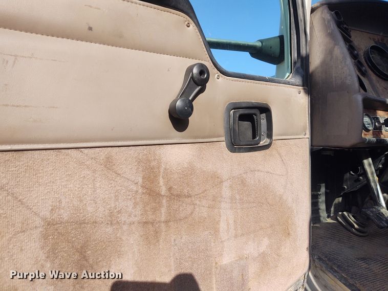 image for item IK9249 2003 Kenworth W900  winch truck