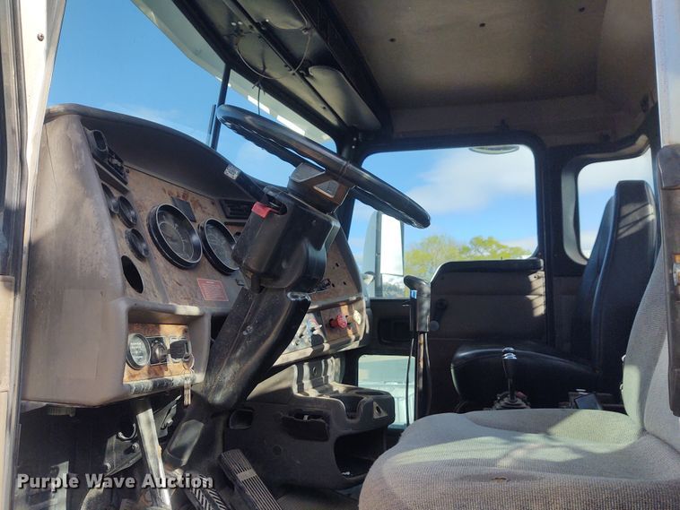 image for item IK9249 2003 Kenworth W900  winch truck