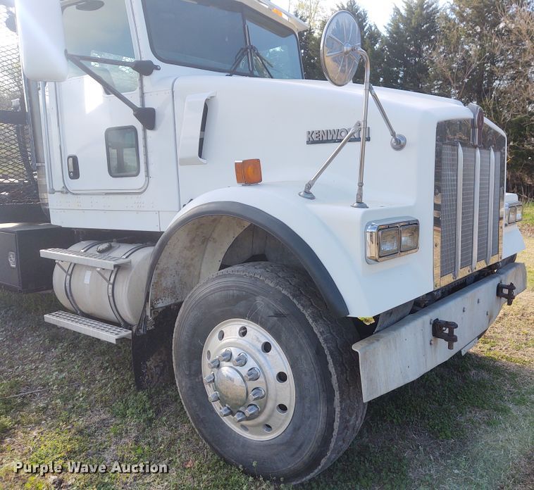 image for item IK9249 2003 Kenworth W900  winch truck