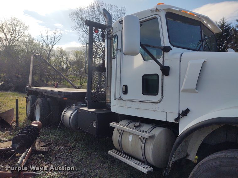 image for item IK9249 2003 Kenworth W900  winch truck