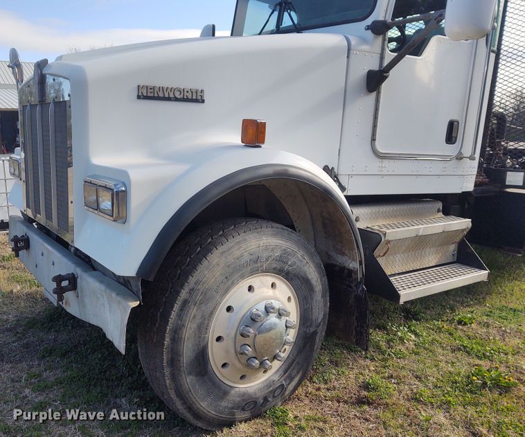 image for item IK9249 2003 Kenworth W900  winch truck