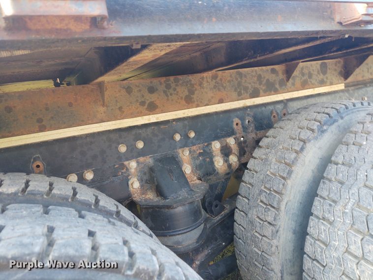 image for item IK9249 2003 Kenworth W900  winch truck