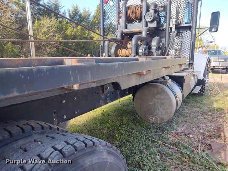 image for item IK9249 2003 Kenworth W900  winch truck