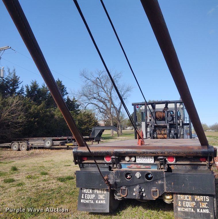 image for item IK9249 2003 Kenworth W900  winch truck