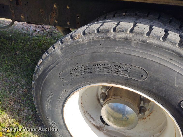 image for item IK9249 2003 Kenworth W900  winch truck