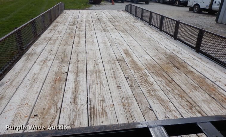 image for item IL9250 2005 Willis FT102  equipment trailer