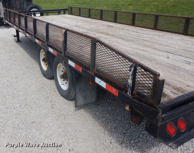image for item IL9250 2005 Willis FT102  equipment trailer