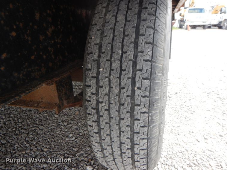 image for item IL9250 2005 Willis FT102  equipment trailer