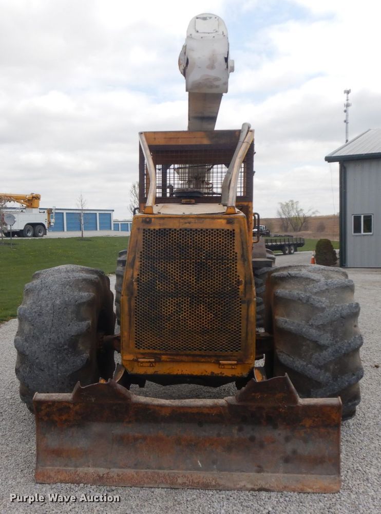 image for item IL9251 Clark 666-CUM-GR  skidder with bucket