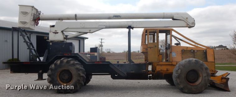 image for item IL9251 Clark 666-CUM-GR  skidder with bucket