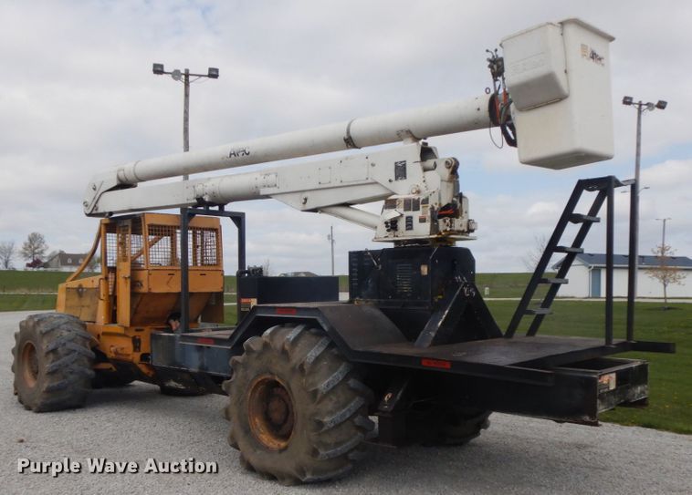 image for item IL9251 Clark 666-CUM-GR  skidder with bucket