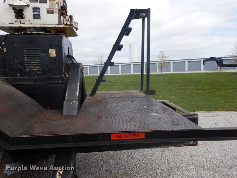 image for item IL9251 Clark 666-CUM-GR  skidder with bucket