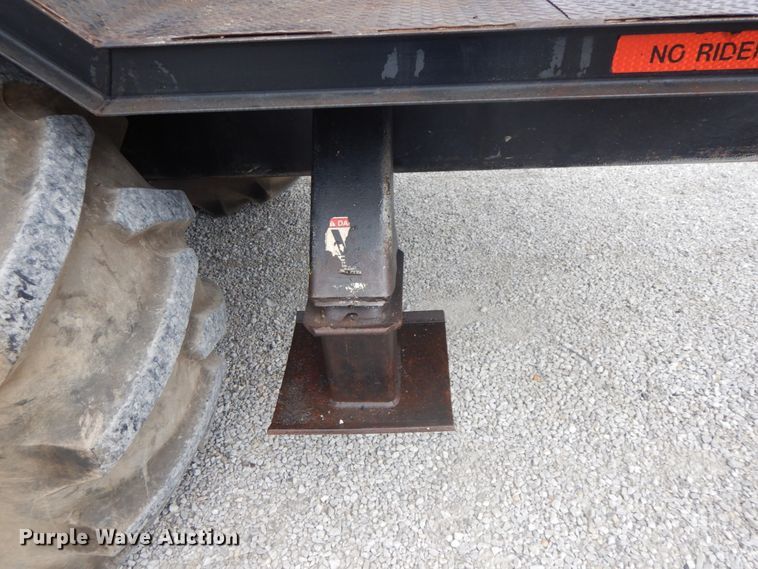 image for item IL9251 Clark 666-CUM-GR  skidder with bucket