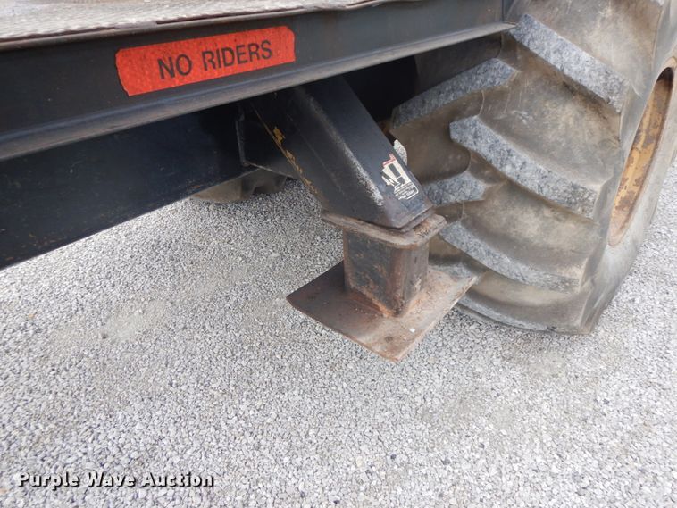 image for item IL9251 Clark 666-CUM-GR  skidder with bucket