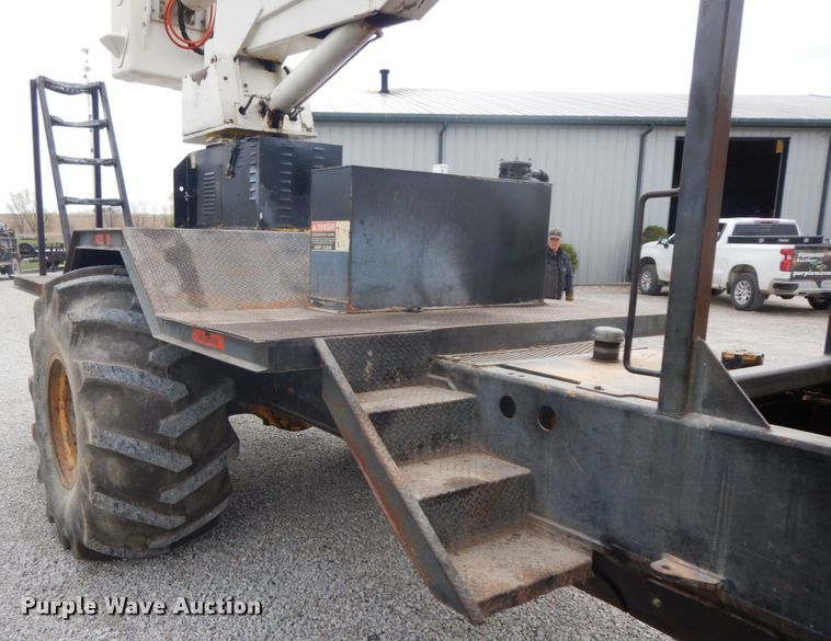 image for item IL9251 Clark 666-CUM-GR  skidder with bucket