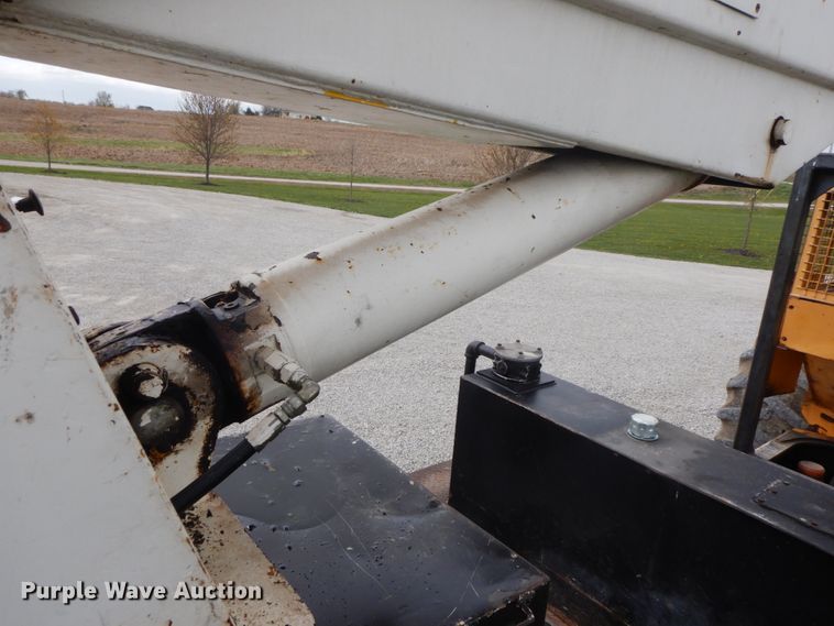 image for item IL9251 Clark 666-CUM-GR  skidder with bucket