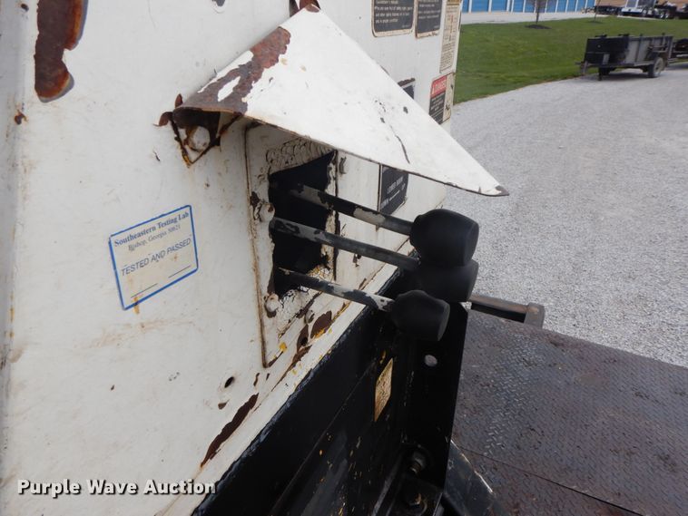 image for item IL9251 Clark 666-CUM-GR  skidder with bucket