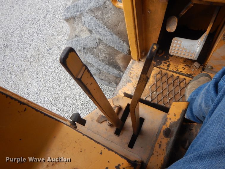 image for item IL9251 Clark 666-CUM-GR  skidder with bucket