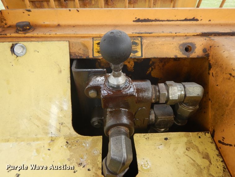 image for item IL9251 Clark 666-CUM-GR  skidder with bucket