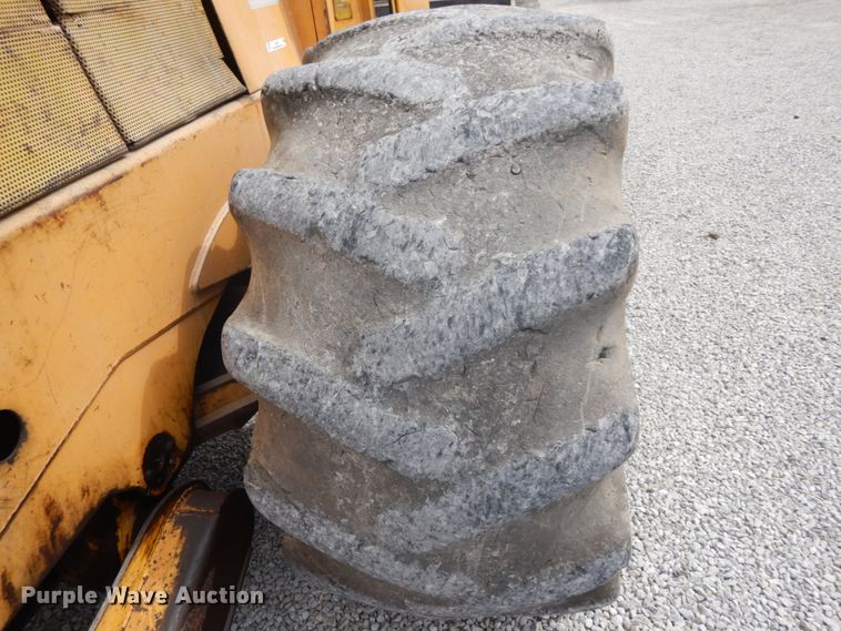 image for item IL9251 Clark 666-CUM-GR  skidder with bucket