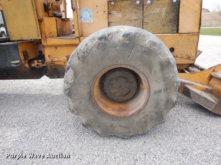 image for item IL9251 Clark 666-CUM-GR  skidder with bucket