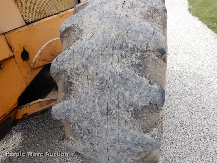 image for item IL9251 Clark 666-CUM-GR  skidder with bucket