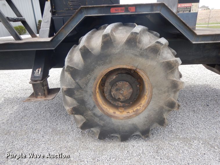 image for item IL9251 Clark 666-CUM-GR  skidder with bucket