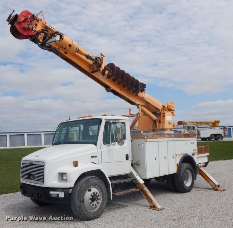 image for item IL9252 1998 Freightliner FL80  digger derrick truck