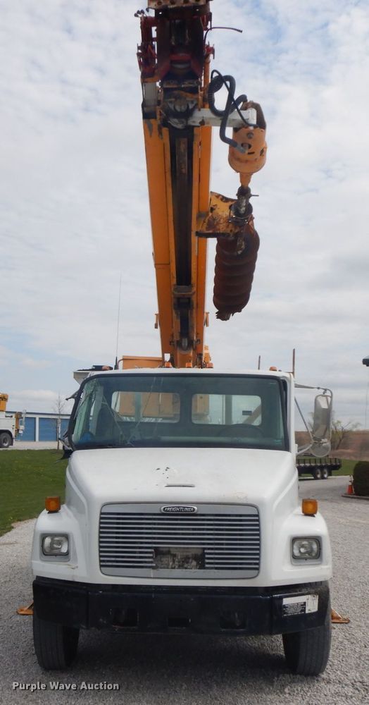 image for item IL9252 1998 Freightliner FL80  digger derrick truck