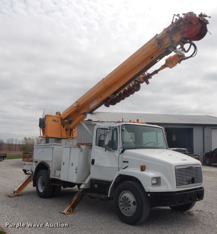 image for item IL9252 1998 Freightliner FL80  digger derrick truck
