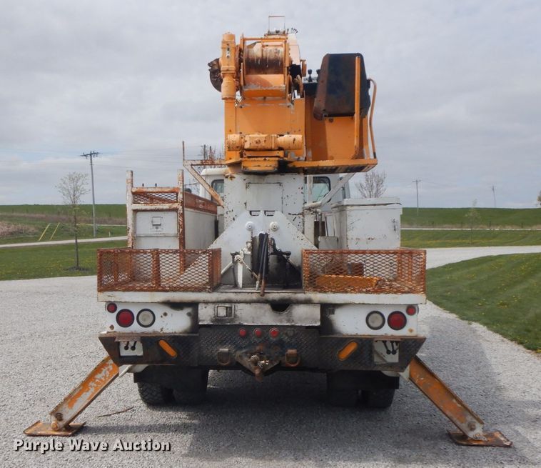 image for item IL9252 1998 Freightliner FL80  digger derrick truck