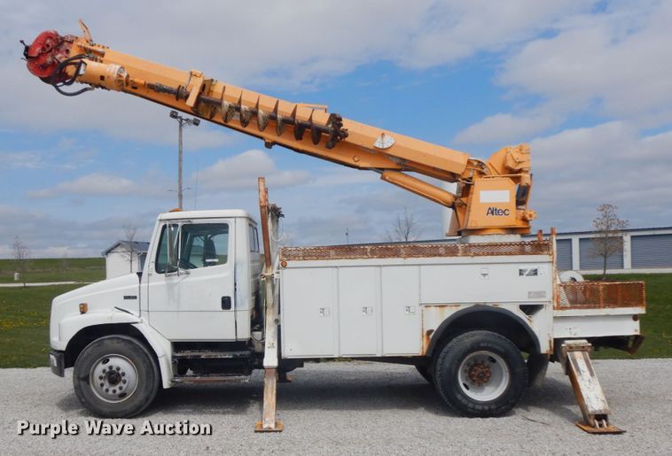 image for item IL9252 1998 Freightliner FL80  digger derrick truck