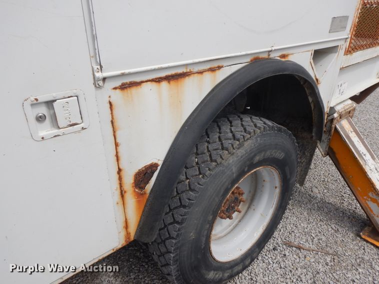 image for item IL9252 1998 Freightliner FL80  digger derrick truck