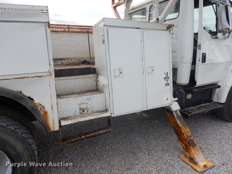 image for item IL9252 1998 Freightliner FL80  digger derrick truck