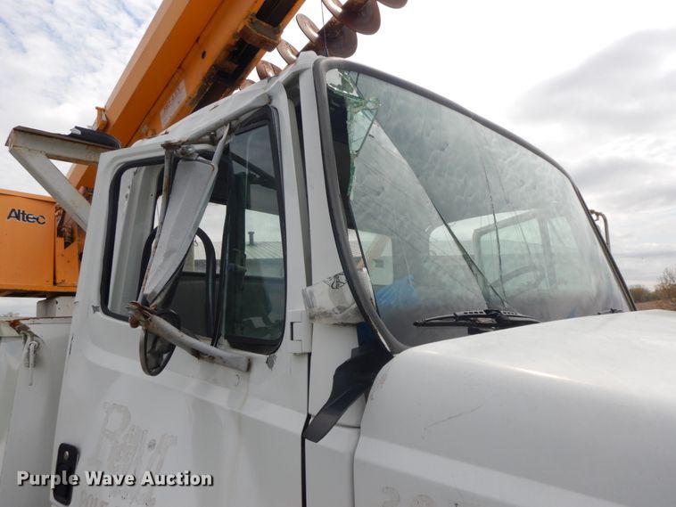 image for item IL9252 1998 Freightliner FL80  digger derrick truck