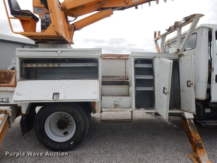 image for item IL9252 1998 Freightliner FL80  digger derrick truck