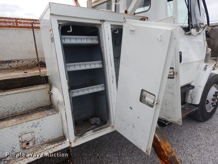 image for item IL9252 1998 Freightliner FL80  digger derrick truck