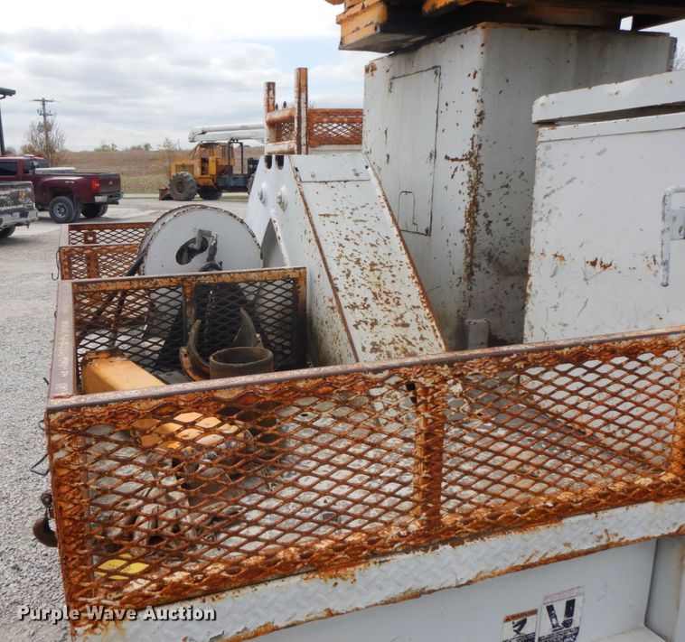 image for item IL9252 1998 Freightliner FL80  digger derrick truck