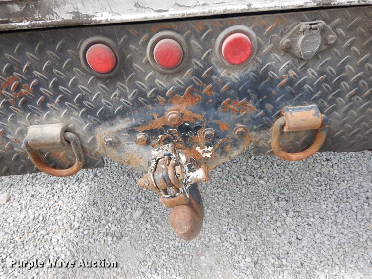 image for item IL9252 1998 Freightliner FL80  digger derrick truck