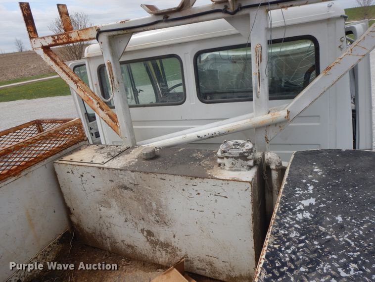 image for item IL9252 1998 Freightliner FL80  digger derrick truck