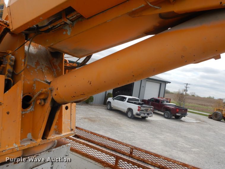 image for item IL9252 1998 Freightliner FL80  digger derrick truck